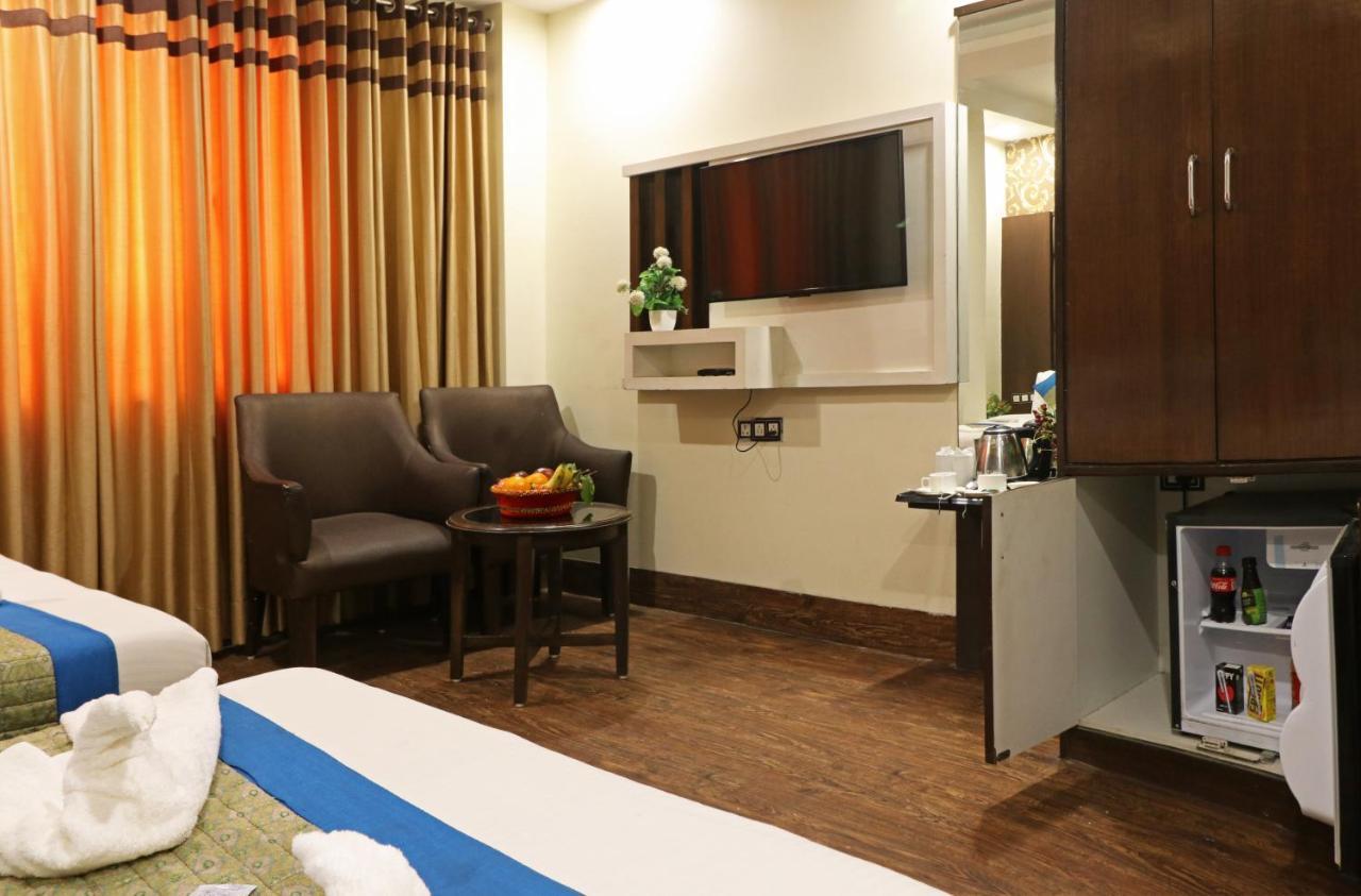 Hotel Mannat International By Mannat New Delhi Exteriör bild
