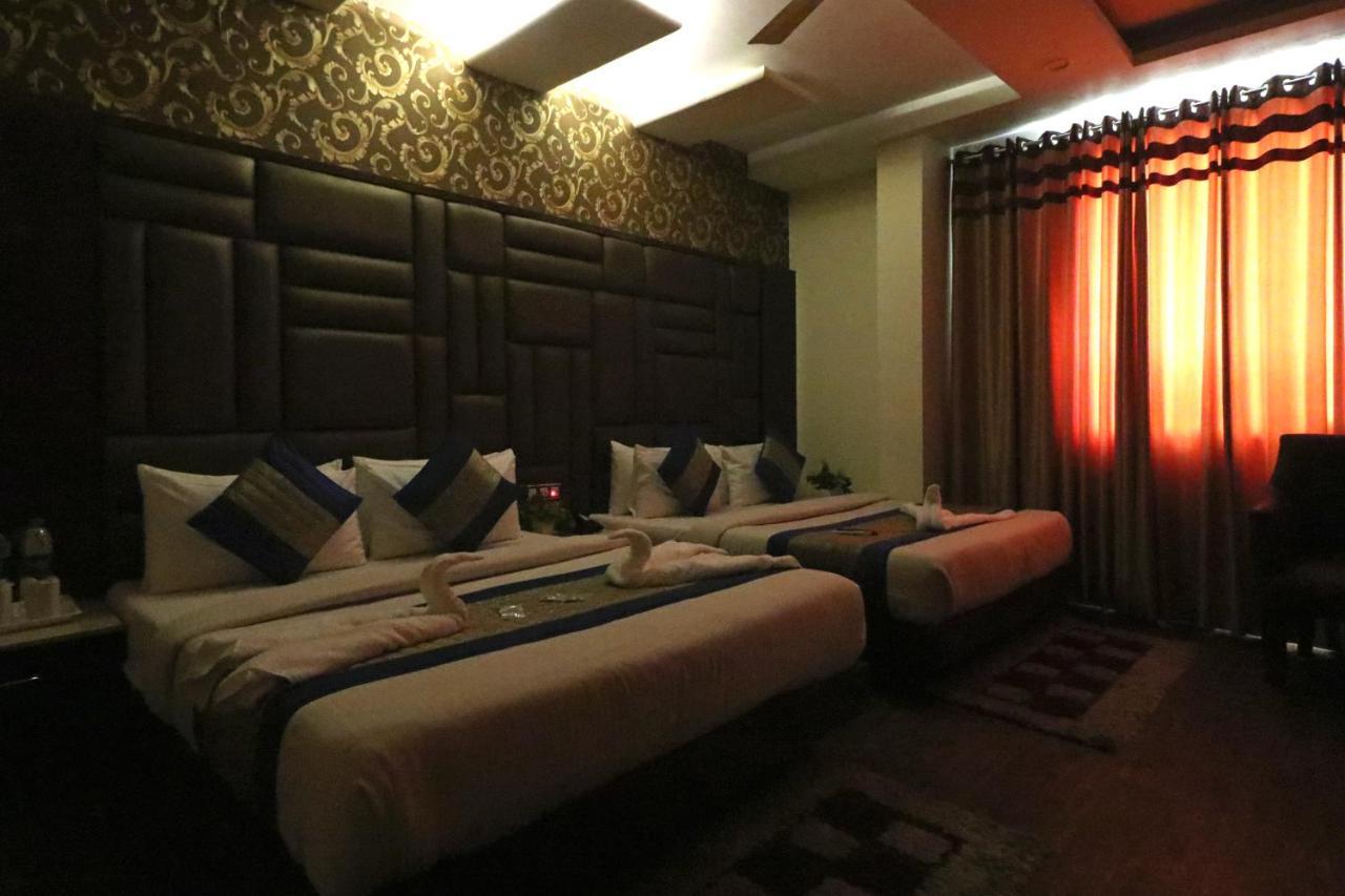 Hotel Mannat International By Mannat New Delhi Exteriör bild