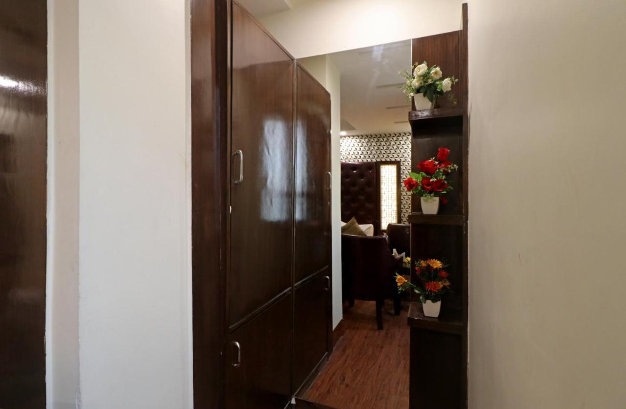 Hotel Mannat International By Mannat New Delhi Exteriör bild