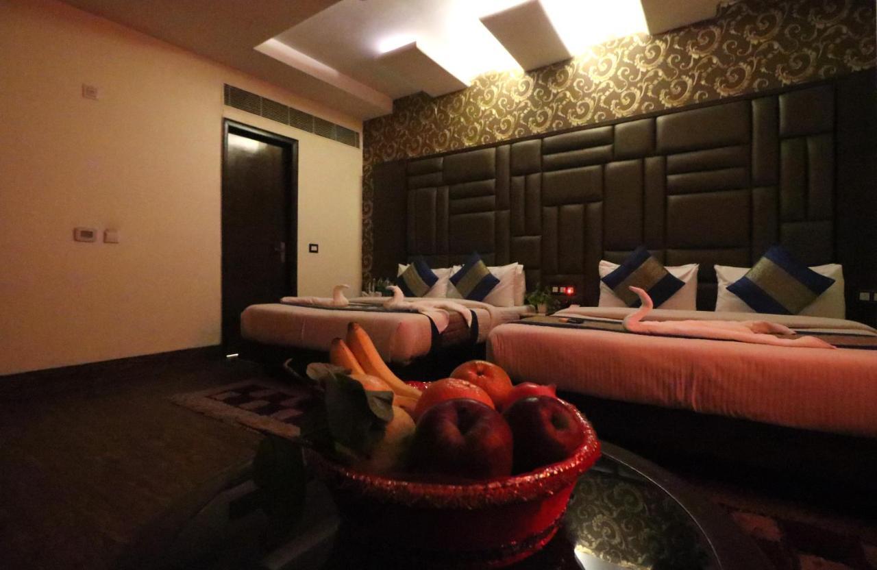 Hotel Mannat International By Mannat New Delhi Exteriör bild