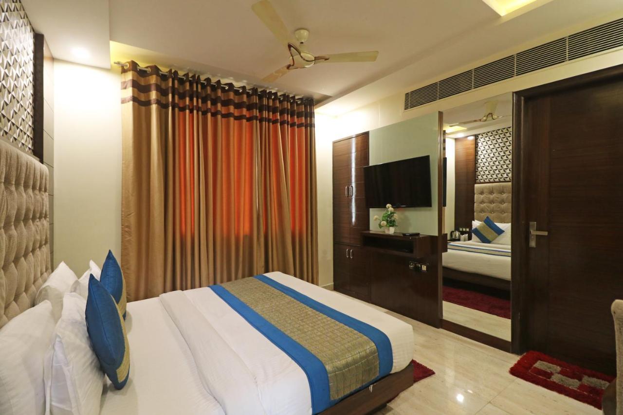 Hotel Mannat International By Mannat New Delhi Exteriör bild