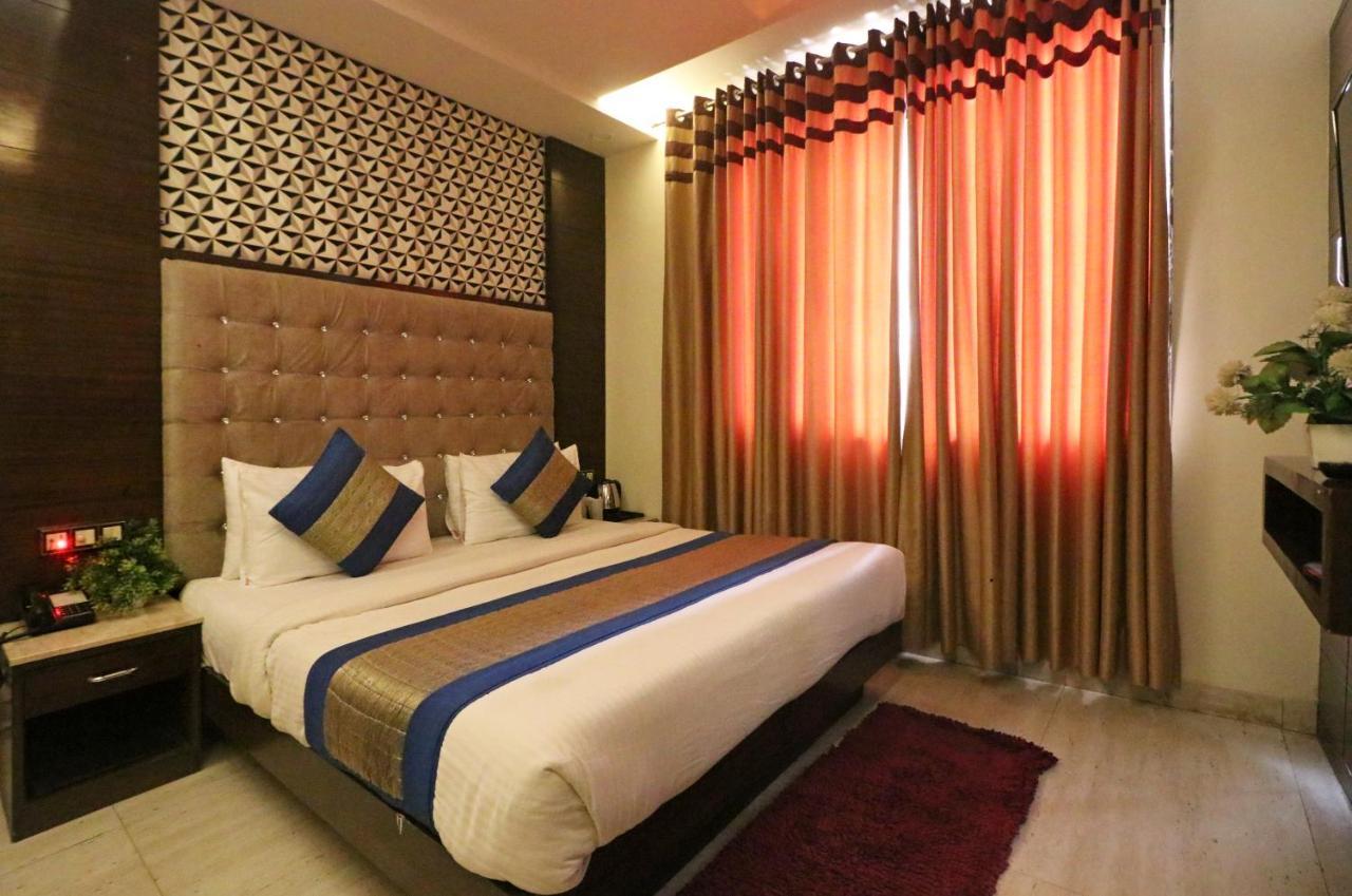 Hotel Mannat International By Mannat New Delhi Exteriör bild