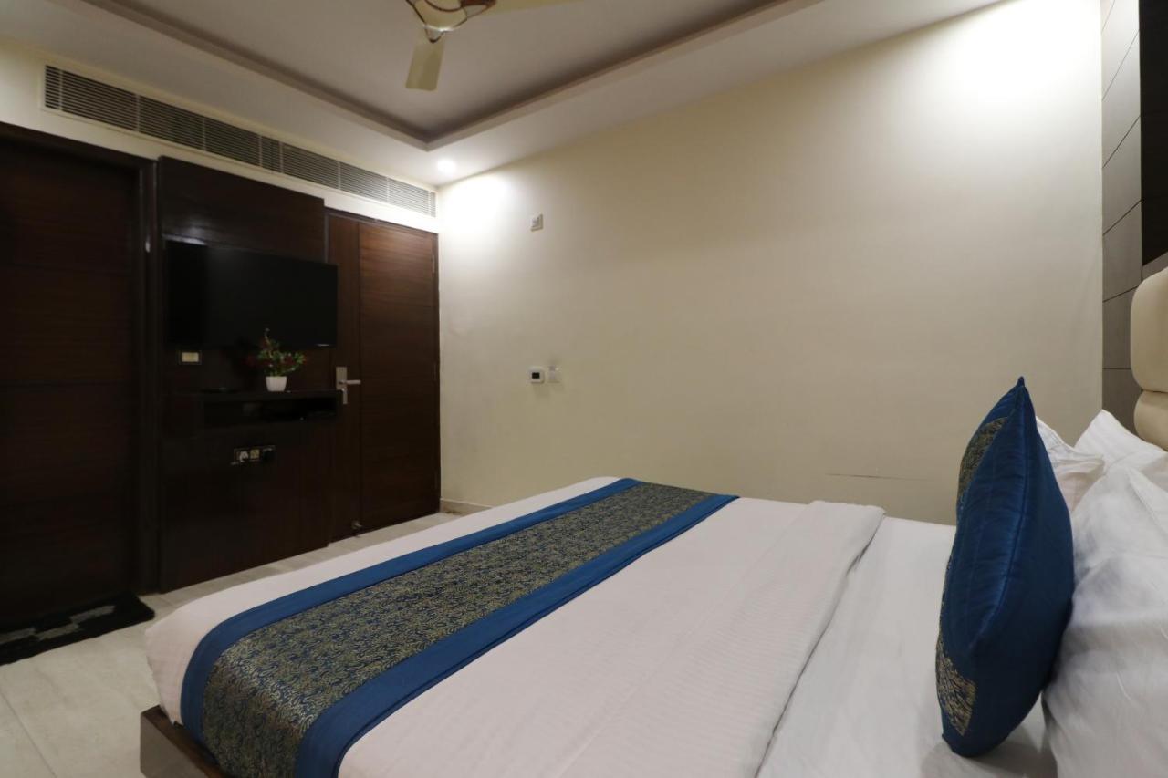 Hotel Mannat International By Mannat New Delhi Exteriör bild