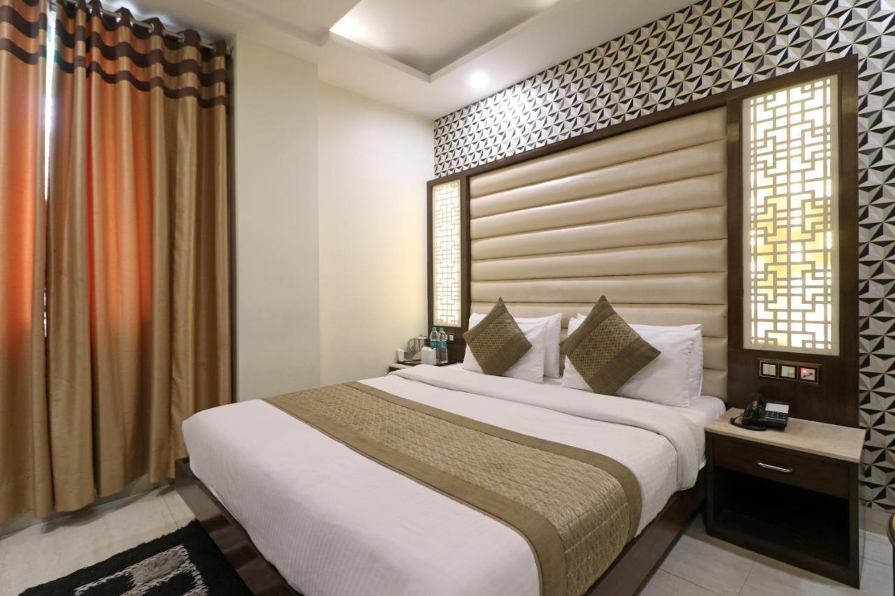 Hotel Mannat International By Mannat New Delhi Exteriör bild