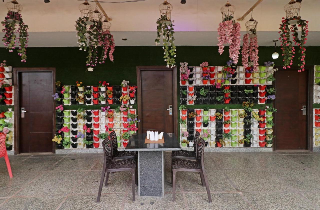 Hotel Mannat International By Mannat New Delhi Exteriör bild